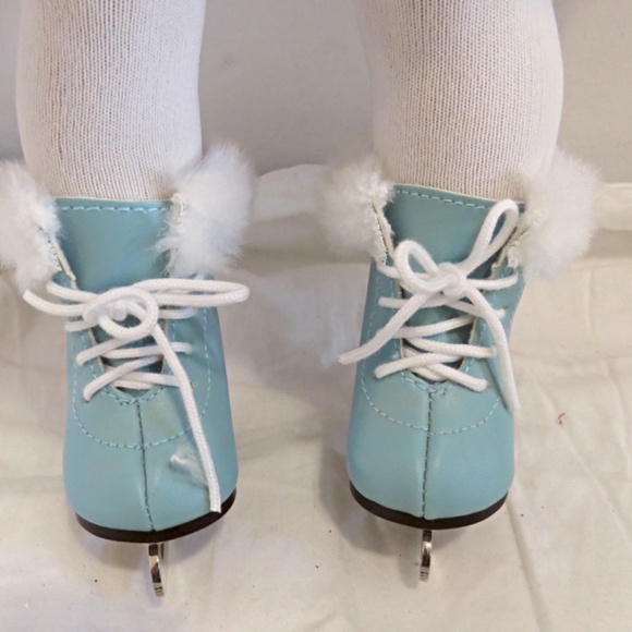 American Girl Doll with RARE Skating Outfit - Picture 10 of 10